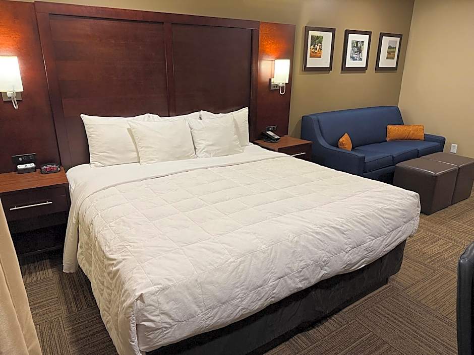 Giles Hotel Inn and Suites