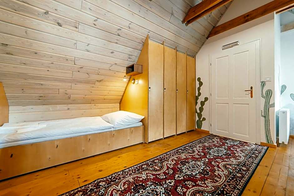 HoStel Cosmopolitan*