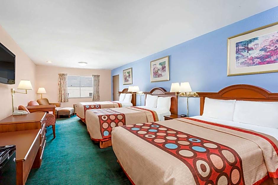 Super 8 by Wyndham Greensboro