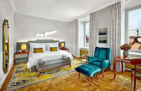 Premier Deluxe King Room