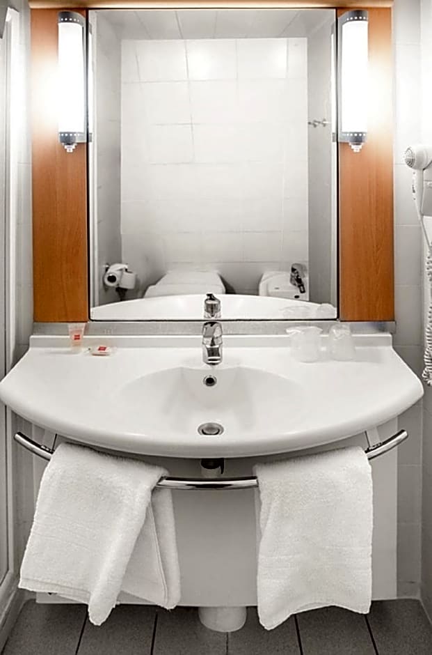 Ibis Makassar City Center Hotel