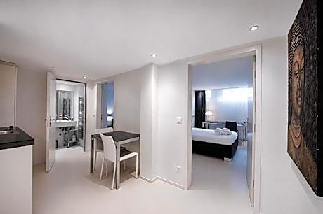 Mini Two Bedroom Apartment with Kitchenette