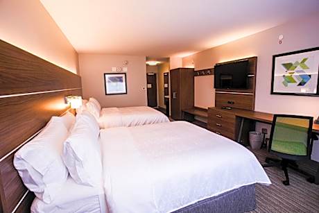 Standard Queen Room with Two Queen Beds - Extra Floor Space