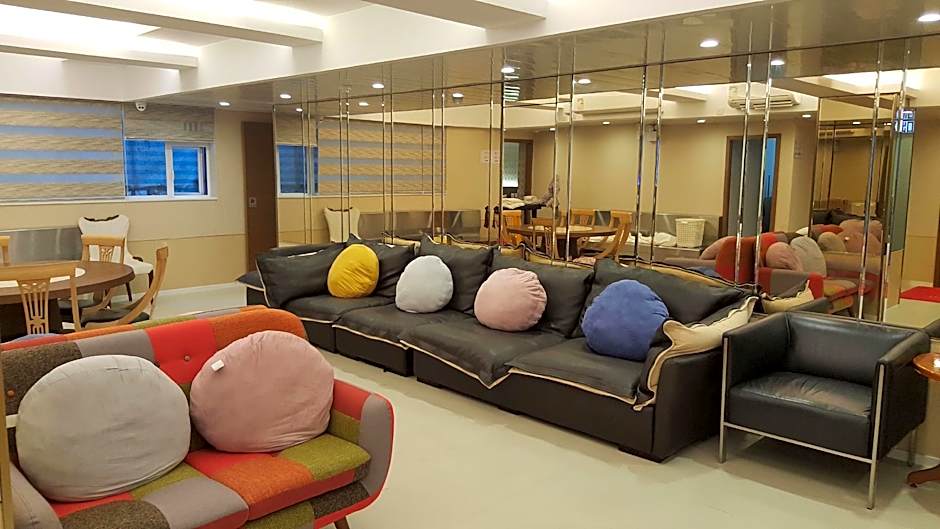 Whole Sunshine International Guesthouse