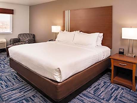 1 King Suite Mobility Accessible Tub