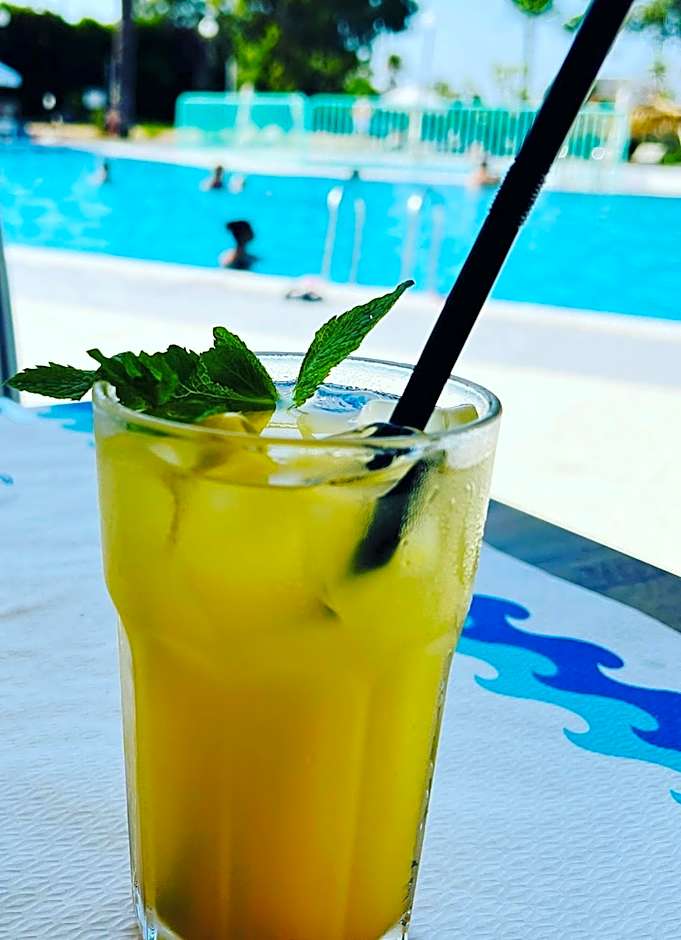 Adelais Bay Hotel