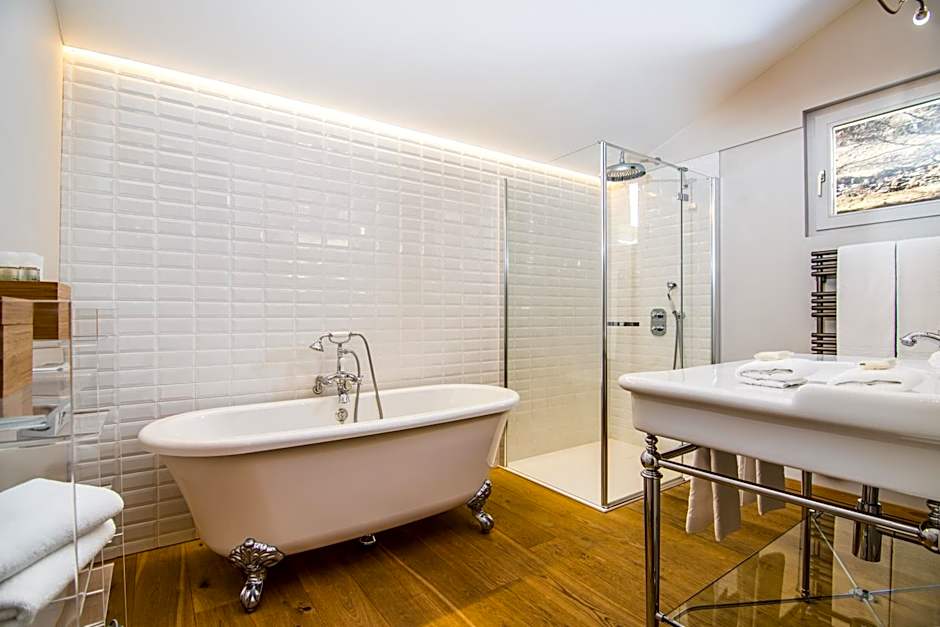 Waldhotel Fletschhorn Panoramic Retreat in Saas Fee