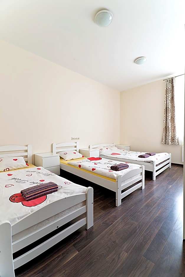 Happy Hotel