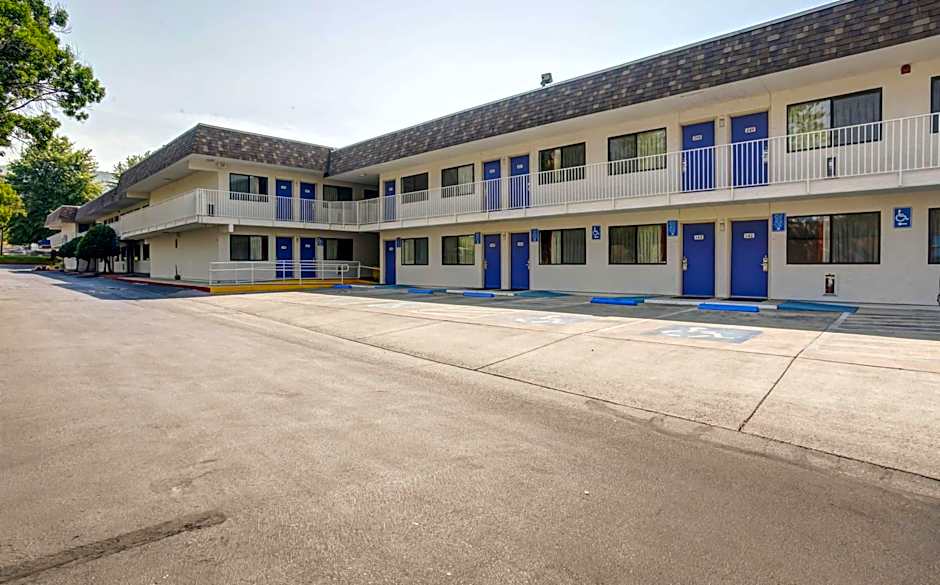 Motel 6-Grants Pass, OR