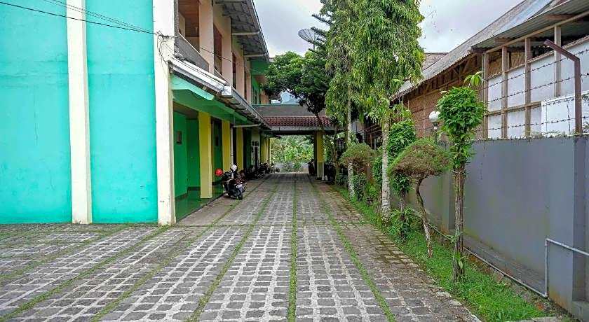 RedDoorz near Lokawisata Baturaden