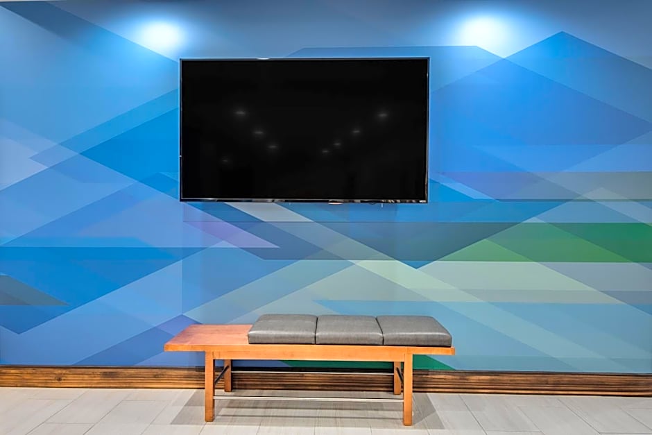 Holiday Inn Express & Suites Dallas North - Addison By IHG