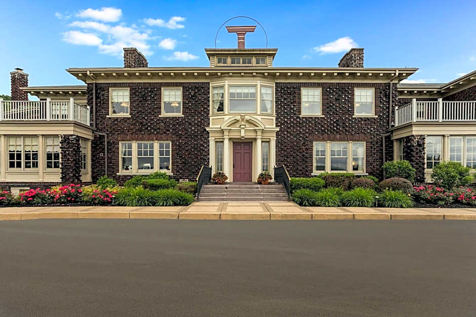 Traditions Hotel & Spa Johnson City - Binghamton, an Ascend Collection Hotel