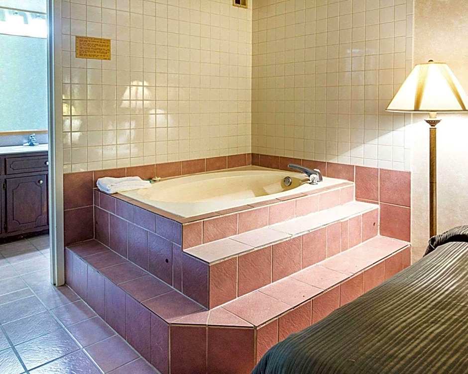 Quality Inn Petersburg Fort Lee Area