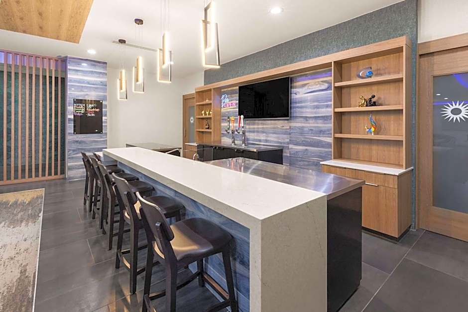 La Quinta Inn & Suites by Wyndham El Paso East Loop-375