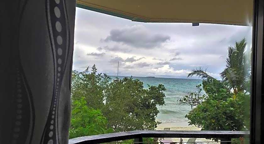 Crown Beach villas - direct access to bikini beach