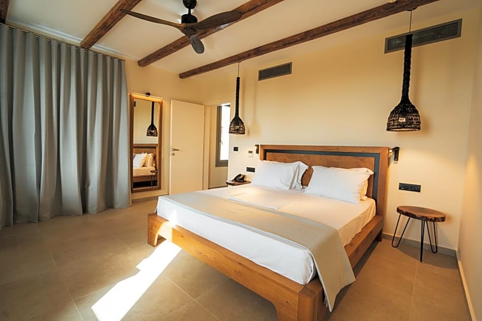 Kouros Blanc Resort & Suites