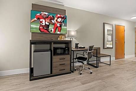 Deluxe King Room Disability Access Non-Smoking