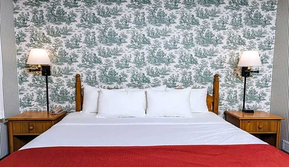Williamsburg Woodlands Hotel & Suites, an official Colonial Williamsburg Hotel