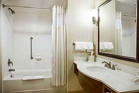 2 Queen Beds 1 Bedroom Suite