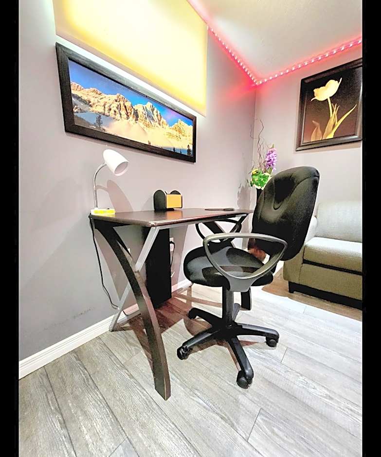 Staycation Studio Apartment, Private kitchen , Washroom, Micro Gym & Free Onsite Parking