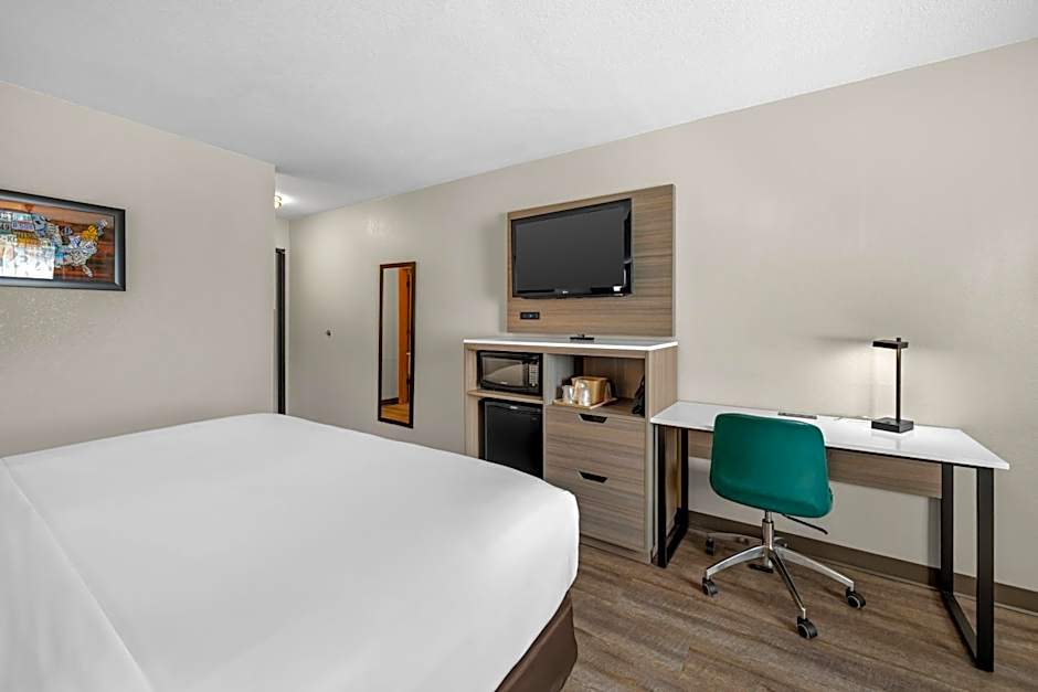 Econo Lodge Inn & Suites Santa Fe South