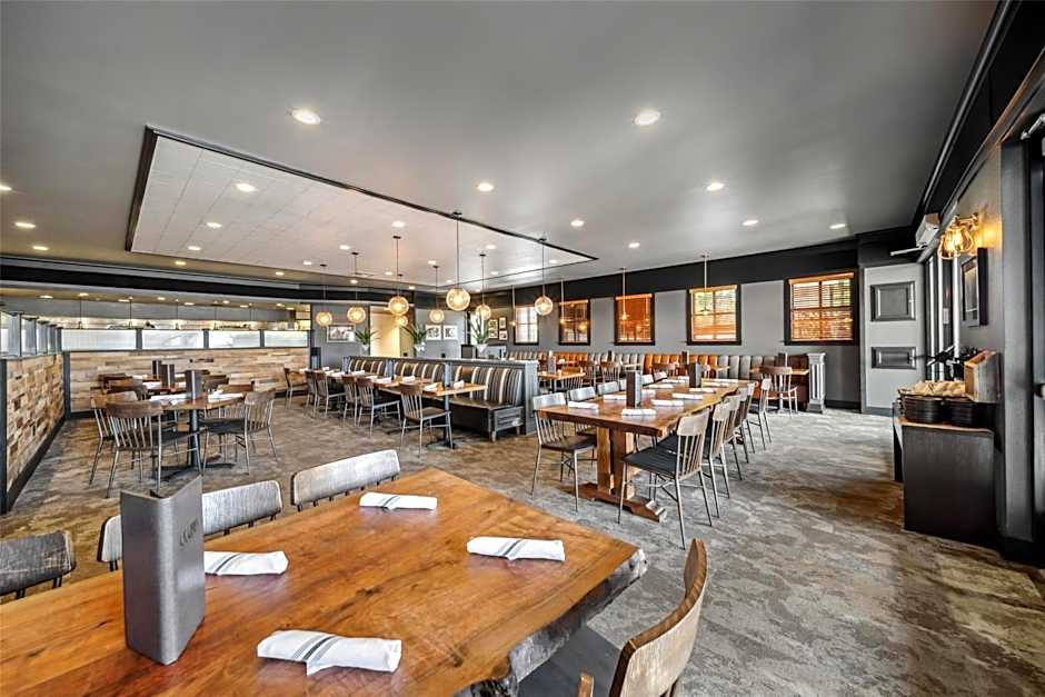 Best Western Plus Hilltop Inn