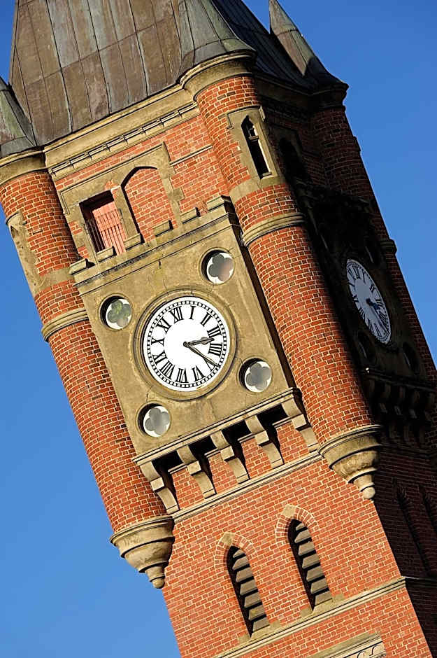 Lakes and Craters Holiday Park