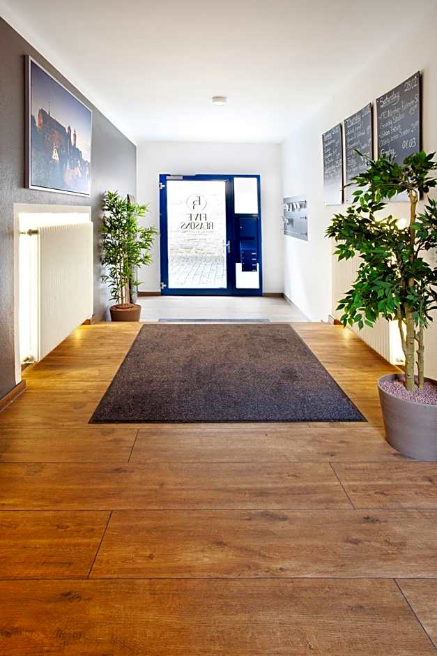 Five Reasons Hostel & Hotel