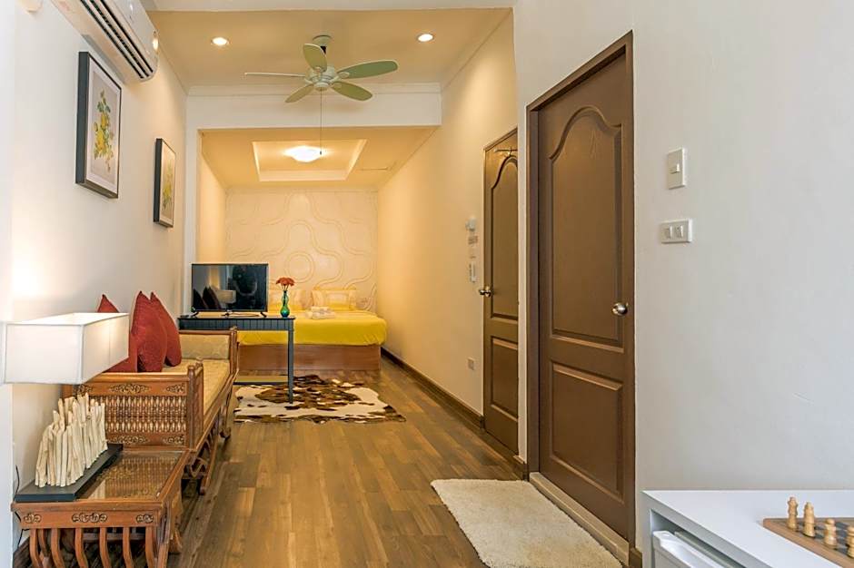 Nine Plus Loft (Guest House)