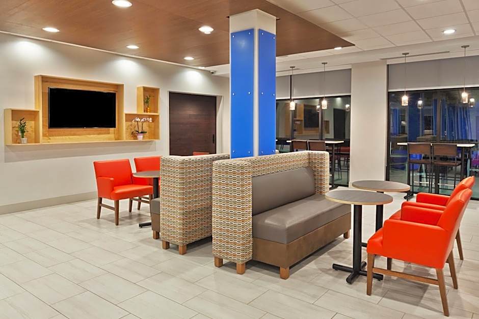 Holiday Inn Express Fayetteville By IHG