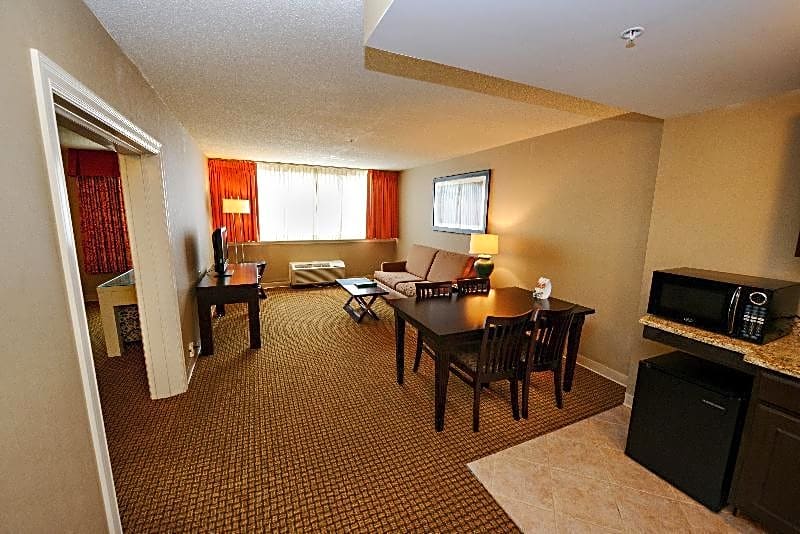 Holiday Inn & Suites Boston-Peabody, an IHG Hotel