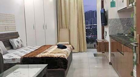 Minimalistic High Rise Stay-Couple Friendly