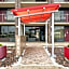 HomeTowne Studios by Red Roof Huntsville - Madison