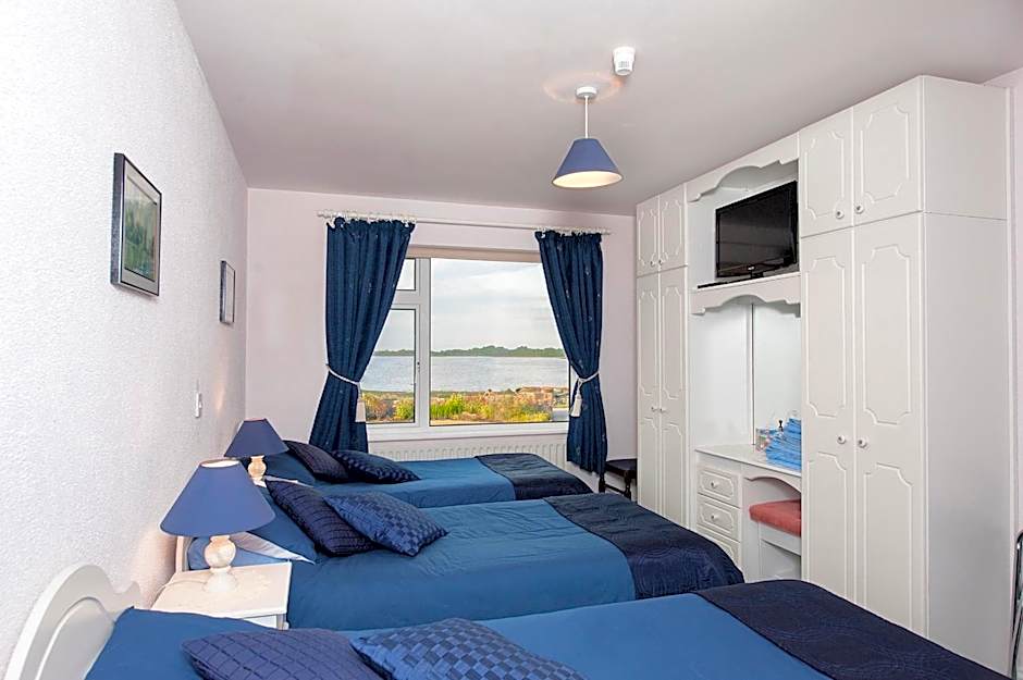 The Waterfront House Country Home