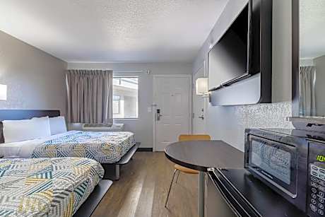 2 Full Beds |