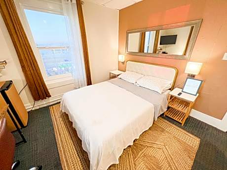 Queen Suite with Sea View