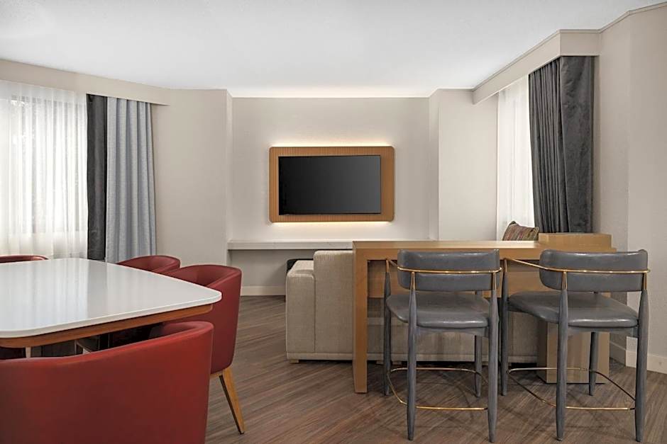 Crowne Plaza Virginia Beach Town Center by IHG