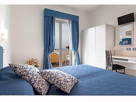 Triple Room with Balcony and Sea View