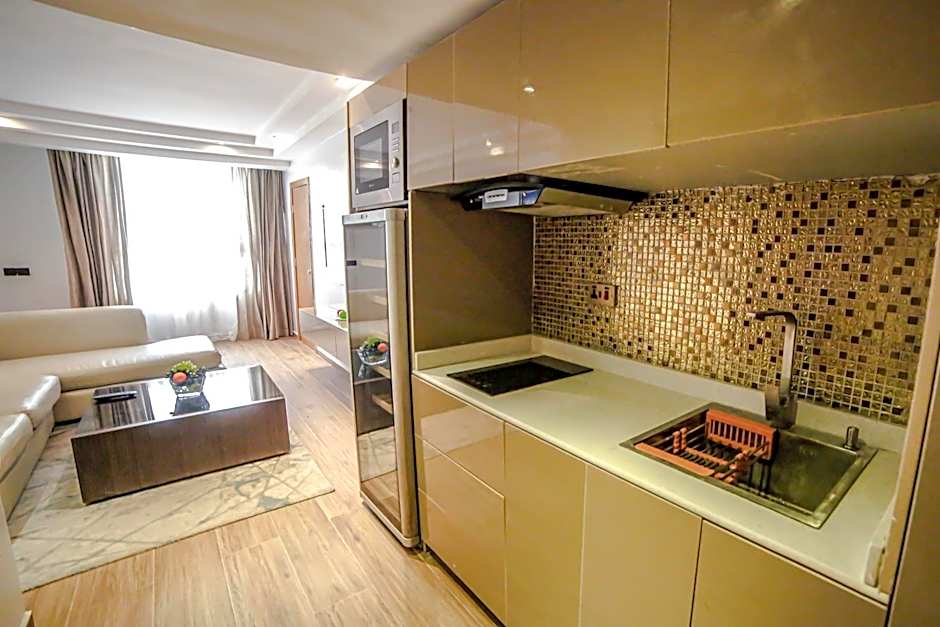Victoria Crown Plaza Hotel