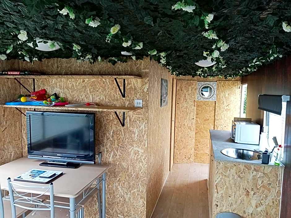 6 Headwards Glamping Retreat