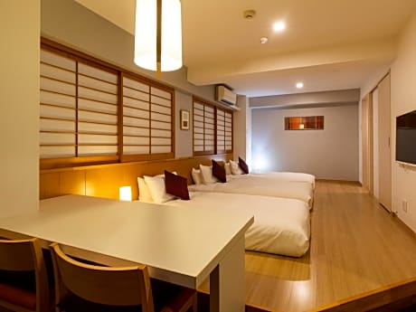 Quad Room (With Washer & Dryer)