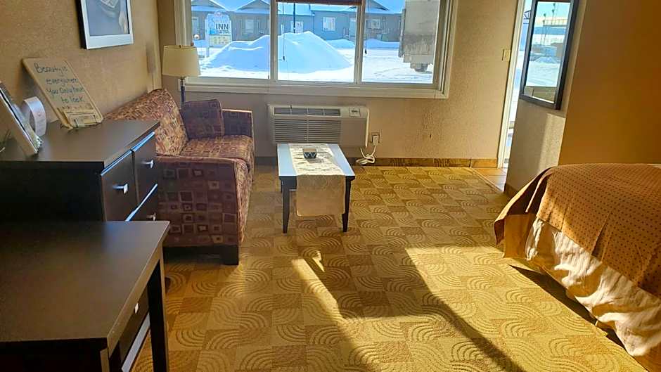 Shoreside Inn & Suites