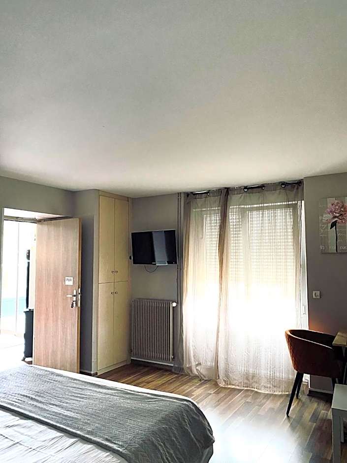 Brit Hotel Le Surcouf