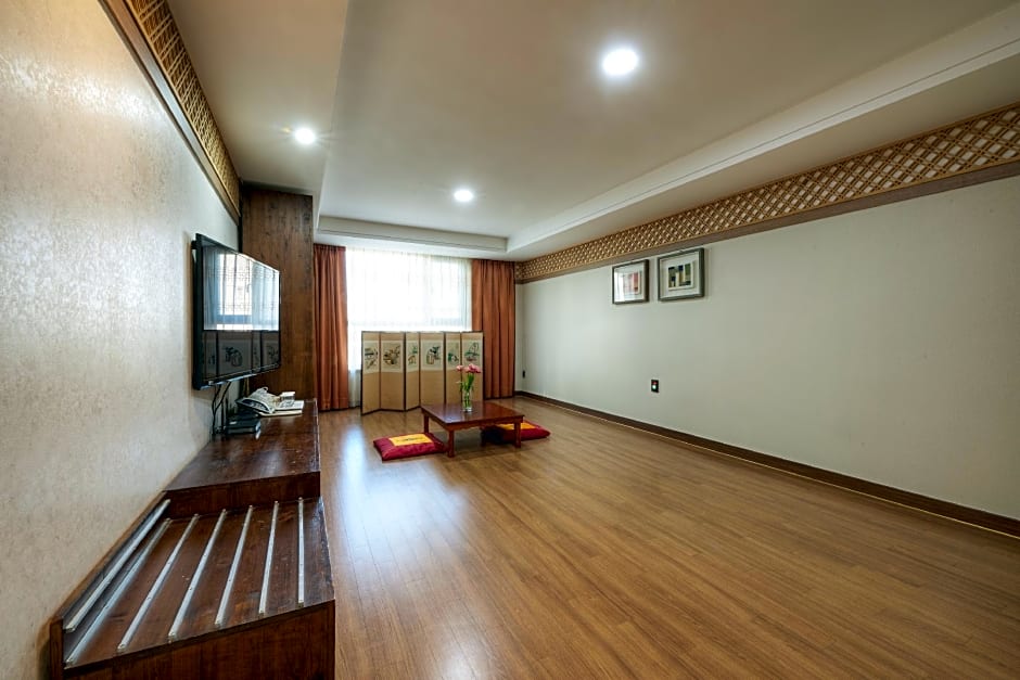 Gyeongju GG Tourist Hotel