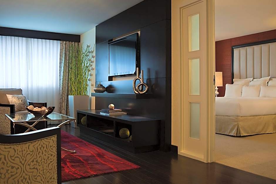 Renaissance by Marriott Newark Airport Hotel