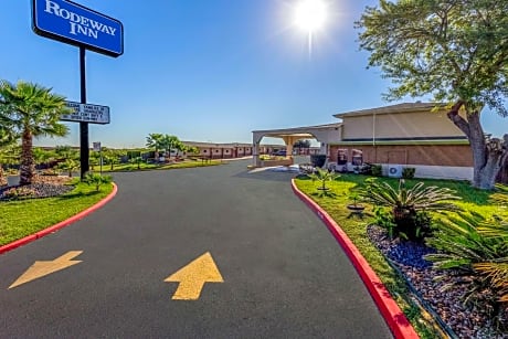 Rodeway Inn San Antonio Lackland AFB - SeaWorld