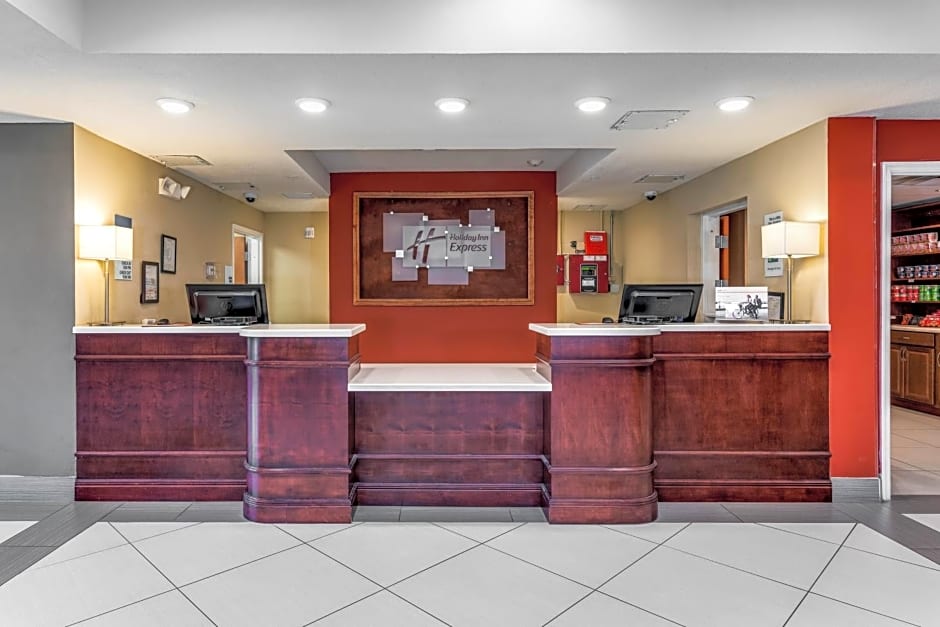 Holiday Inn Express & Suites Lantana By IHG