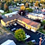 Townhouse Inn & Suites
