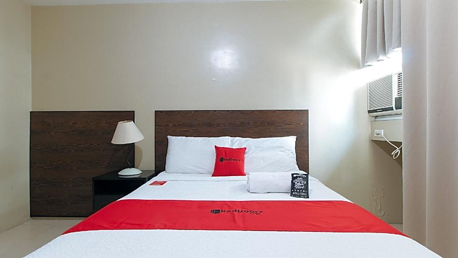 RedDoorz near Osmena Highway 1