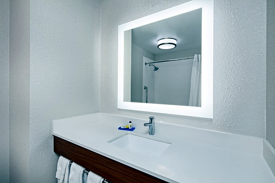 Holiday Inn Express & Suites Clovis Fresno Area By IHG